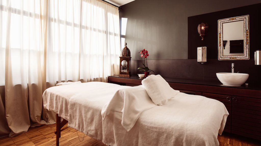 Gastwerk Hotel Hamburg Cosyspa 3 Dieses Bild zeigt eine Aufnahme einer Behandlungsliege des Cosy Spas.