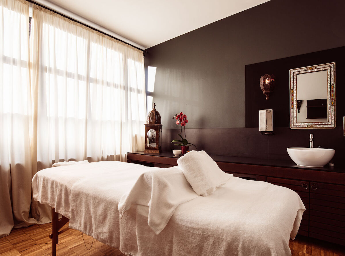 Gastwerk Hotel Hamburg Cosyspa 3 Dieses Bild zeigt eine Aufnahme einer Behandlungsliege des Cosy Spas.