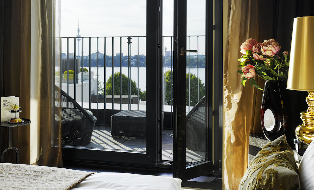 The George Hotel Hamburg Room The George Suite View 04 The George Suite with Alster view through open terrace door