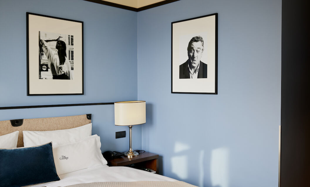 The George Hotel Hamburg Zimmer S Room 04 Blue wall behind double bed with a man's photo on it